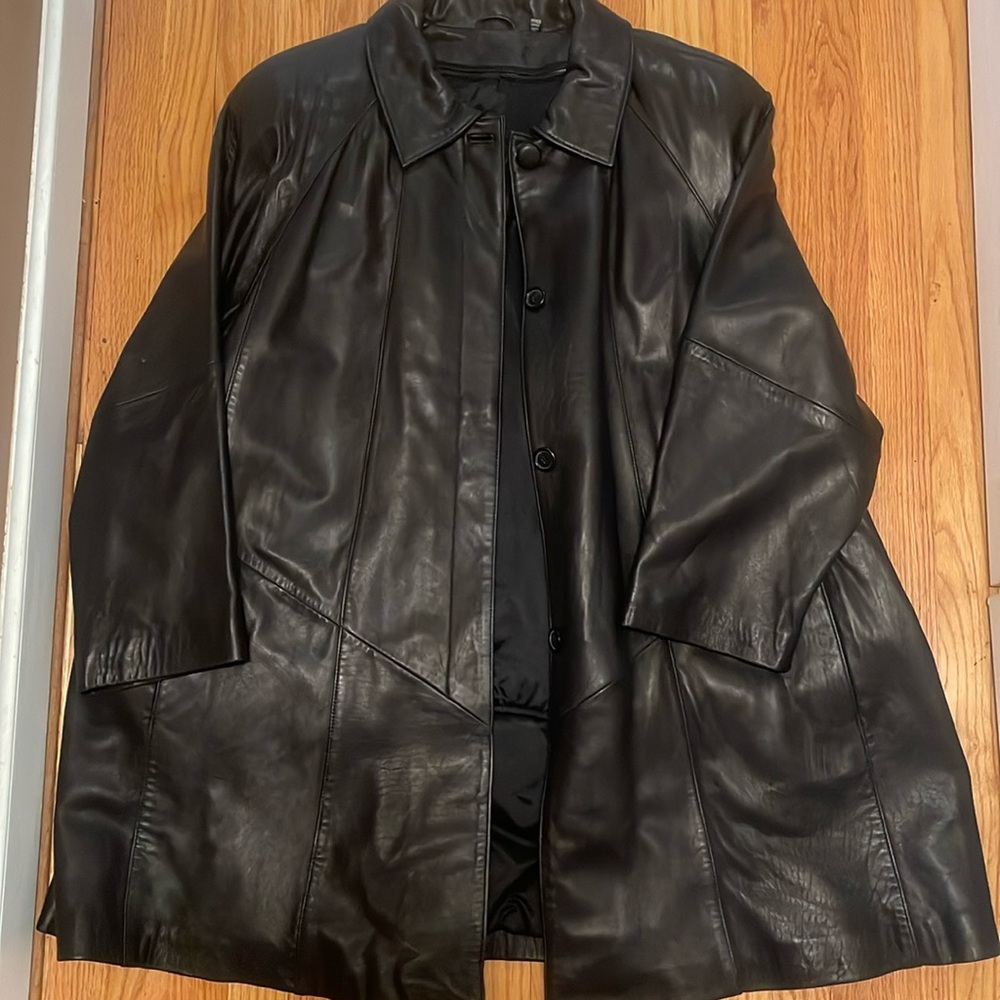 Like new women’s insulated leather jacket! Beautiful Jacket! A must have!